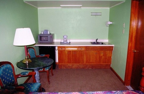 Lamar Hotel | Blue Spruce Motel