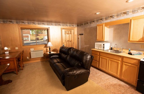 Massena Hotel | Blue Spruce Motel