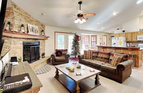 Alto Cabin | Blue Spruce Retreat, 3 bedrooms, Large Deck, Views, Sleeps 8