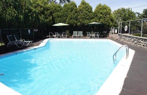 Manomet Hotel | Blue Spruce