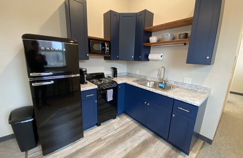 East Hillside Apartment | Blue Studio, Stay Calm, Stay Close, Unit 103