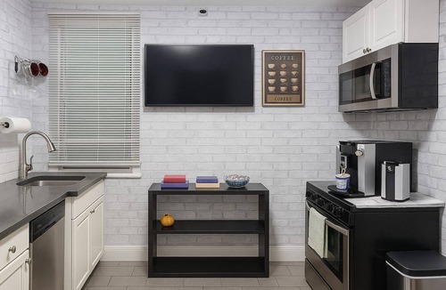 Harlem Apartment | Blue style Room in Guesthouse with shared bathroom