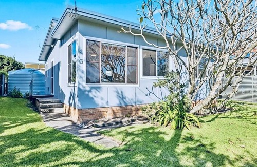 Red Rock House | Blue Swimmer Shack - Waterfront Views at Red Rock