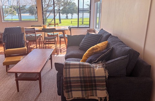 Red Rock House | Blue Swimmer Shack - Waterfront Views at Red Rock