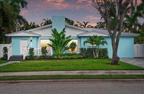 River District House | Blue Tide Bungalow