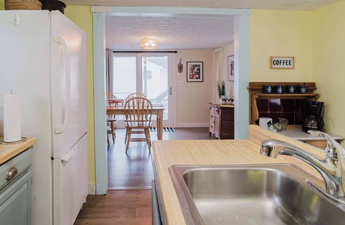 Wells Beach House | Blue Tides Summary: B