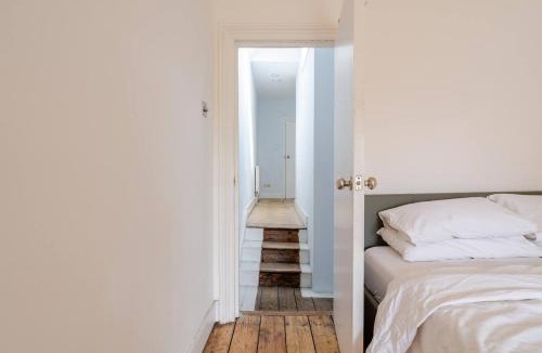 Forest Gate House | Blue Valley House