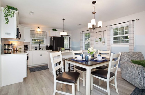 Knoxville House | Blue Valley Inn - Hot Tub & Spacious Play Area!
