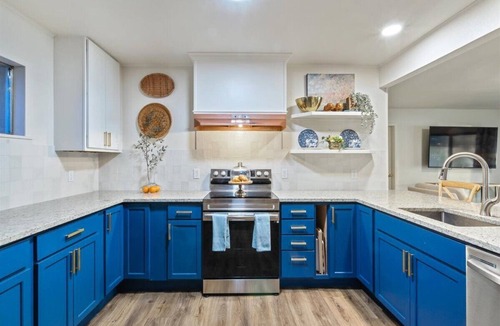 Belton House | Blue Vista, lake view, hot tub, fire pit, covered patio