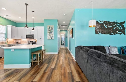 Surfside Beach House | Blue Warbler - 4 Bedrooms and 4 min walk to beach