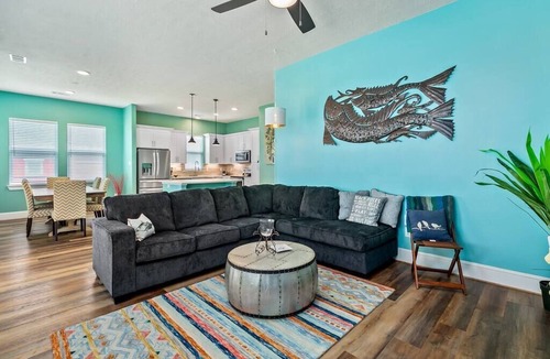 Surfside Beach House | Blue Warbler - 4 Bedrooms and 4 min walk to beach