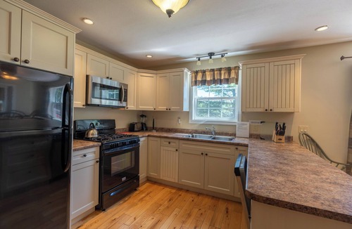 Lake of Bays Cottage | Blue Water Acres