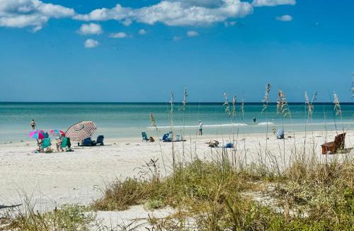 Indian Rocks Beach Apartment | Blue Water Beachside villa 3