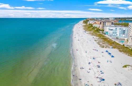 Indian Rocks Beach Apartment | Blue Water Beachside villa 2