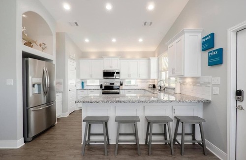 Crystal Beach House | Blue Water Escape - 3 bedroom, 2 bath home that sleeps 8 - Easy Beach Access!