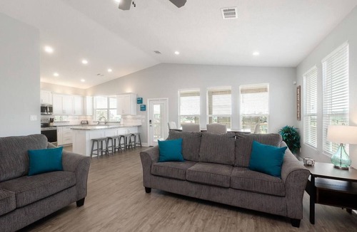 Crystal Beach House | Blue Water Escape - 3 bedroom, 2 bath home that sleeps 8 - Easy Beach Access!
