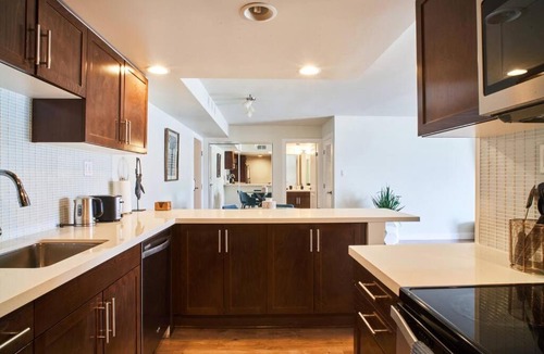 Marina Peninsula Apartment | Blue Water Views Luxury Retreat In Marina del Rey