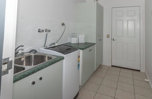 Mallacoota House | Blue Waters Lakeside escape.