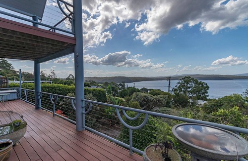 Mallacoota House | Blue Waters Lakeside escape.