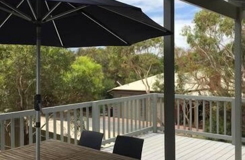 Silver Sands House | ~ BLUE WATERS ~ Sleeps 8 persons.