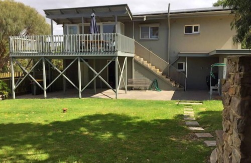 Silver Sands House | ~ BLUE WATERS ~ Sleeps 8 persons.