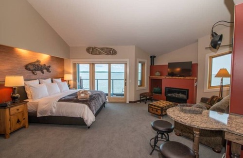 Ashland Hotel | Blue Wave Inn
