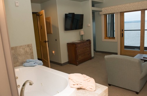 Ashland Hotel | Blue Wave Inn