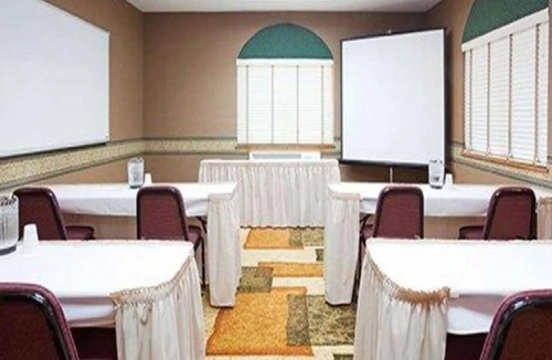 Eagan Hotel | Blue Way Inn Eagan Extended - Luxury 1 King LivingRoom Sofa Oversized NonSmoking