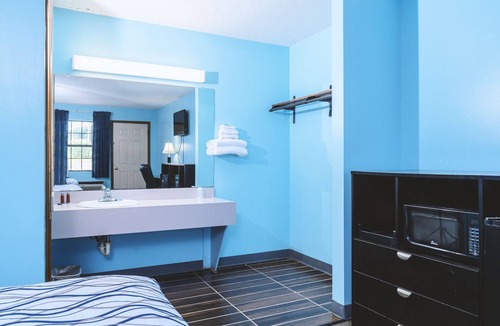 Wellington Hotel | Blue Way Inn & Suites Wellington