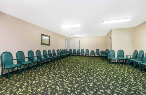 Wichita Hotel | Blue Way Inn & Suites Wichita East-2 Queen Bed Non Smoking