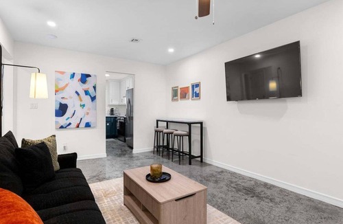 Catoosa House | Blue Whale Bungalow @ Route 66/Hard Rock Casino
