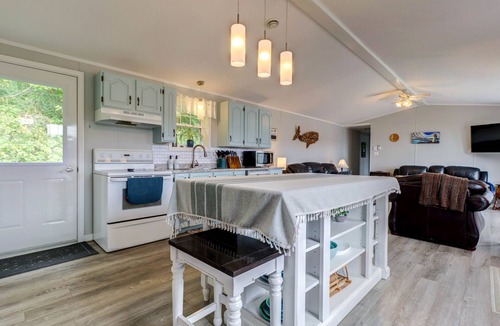 Bay View House | Blue Whale Cottage | Hot Tub & Sea Cave Views