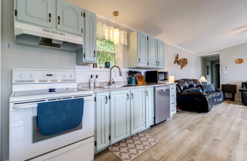 Bay View House | Blue Whale Cottage | Hot Tub & Sea Cave Views