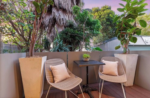 Petersham Apartment | Blue Willow Cosy Hideaway with Everyday Comfort