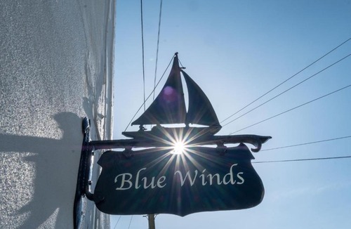 Cowes Apartment | Blue Winds and Waves