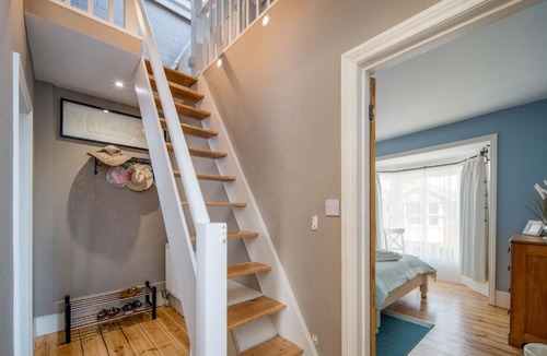 Cowes Apartment | Blue Winds and Waves