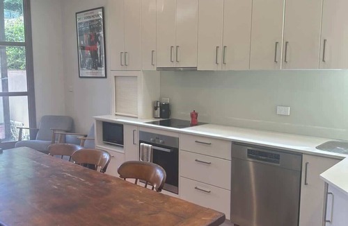 Annandale House | Blue Wren - Pet Friendly 3BR House with parking