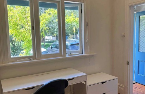 Annandale House | Blue Wren - Pet Friendly 3BR House with parking