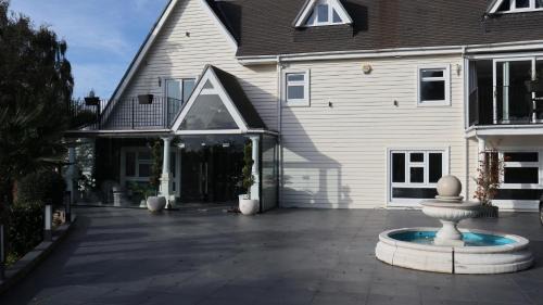 Bumble's Green Villa | Bluebell House