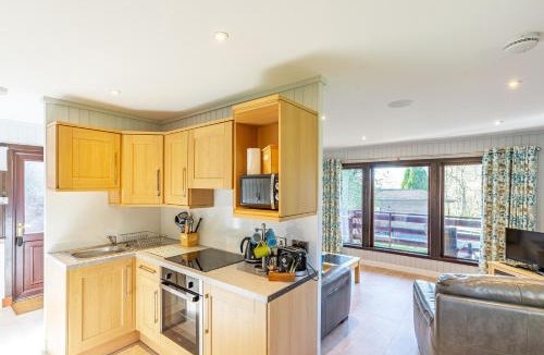 Newton Stewart Ski Chalet | Bluebell Lodge 7 with Hot Tub