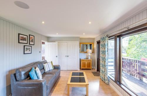 Newton Stewart Ski Chalet | Bluebell Lodge 7 with Hot Tub