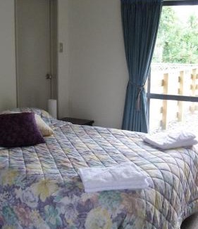 Longlands House | Bluebell Lodge and Cottage