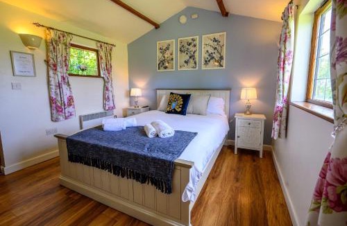 Staple Hill Hotel | Bluebells by STAE-Homes