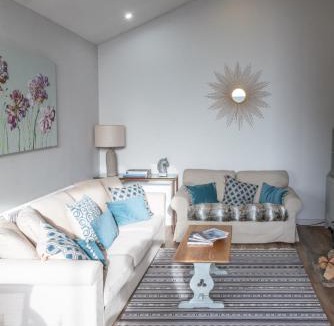 Bruton House | Blueberry Barn, light and airy barn conversion near Bruton