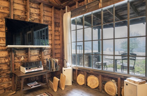 Willow Cabin | BLUEBERRY HILL CABIN