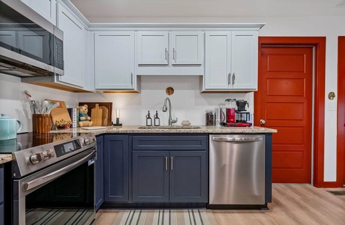 Scottsville House | Blueberry On Cherry - Scottsville, KY