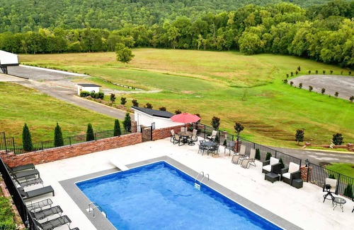 Wildwood House | Bluebird Cabin | Views, Fire pit, Outdoor Kitchen