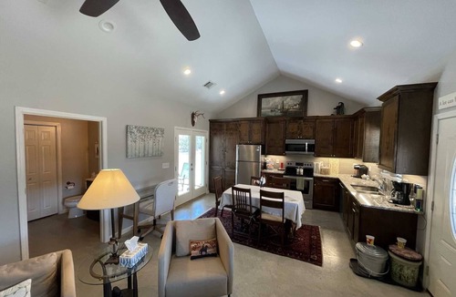 Tarpley House | BlueBird Cottage in Tarpley