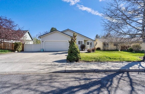 Larkspur House | Bluebird Day - Casa Virginia