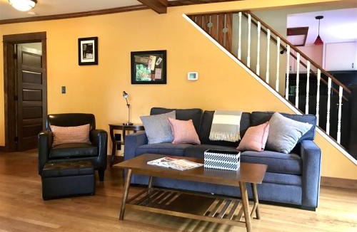 Old Bend House | Bluebird Day - Cinder Cone Bungalow